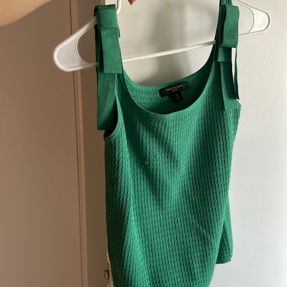 Ann Taylor Tank with bow tie shoulders - size Small Petite